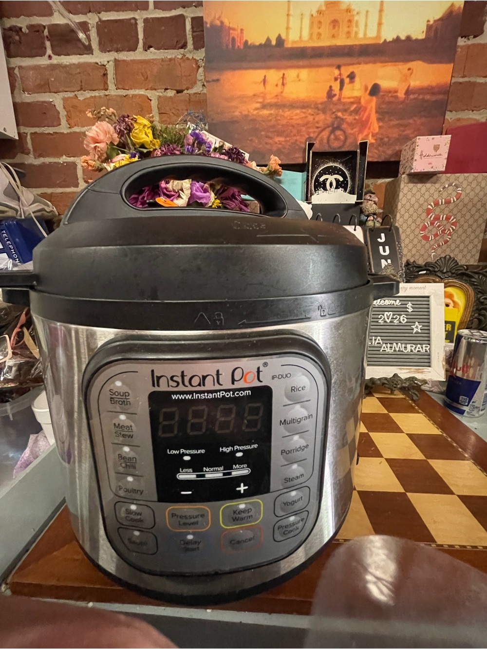 Instant Pot Duo 7-in-1 electric pressure cooker, a stainless steel finish - Picture 4 of 15